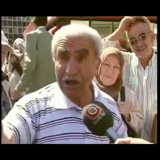 Gözlüklü adam